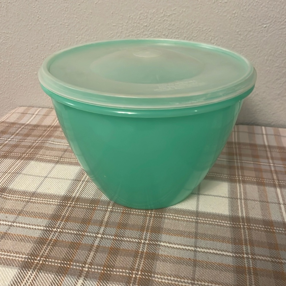 🌷Vintage Jade Tupperware Crisp-It Green Lettuce Keeper with Dome Lid